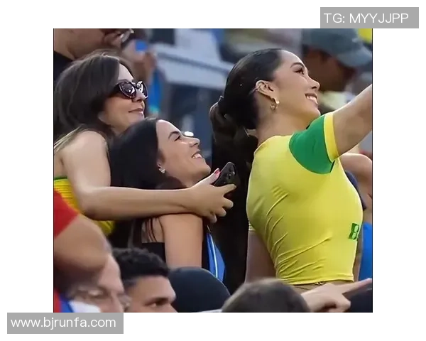 足球明星在绿茵场上挥洒汗水展现激情与荣耀的精彩瞬间