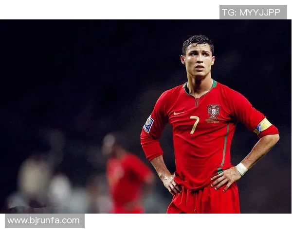 C罗的精彩瞬间足球明星的魅力与成就照片集锦